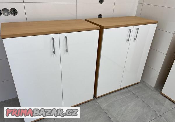 komody-buk-bila-vysoky-lesk