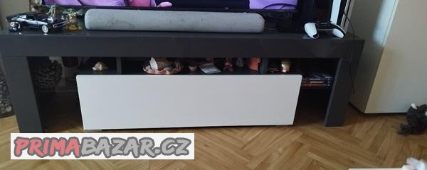 stolek-pod-tv