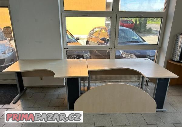Rohový kancelářský stůl 160 x 110 cm, k dispozici 2 ks