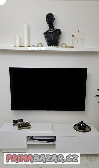 tv-stolek-bily-lesk