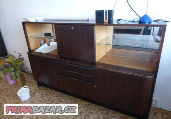 obyvakova-stena-a-skrin-thonet-retro