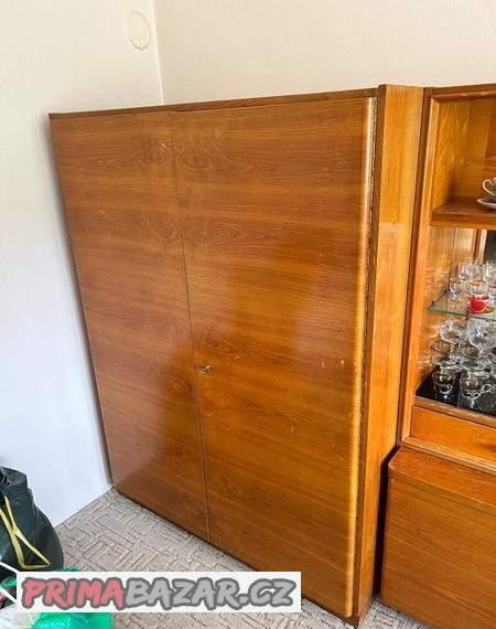 stare-skrine-perinak-obyvak