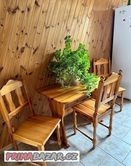 dreveny-stul-z-masivu