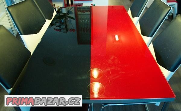 skleneny-jidelni-stul-a-konferencni-stolek-bez-zidli