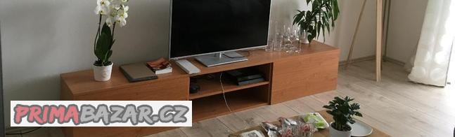 Tří dílná skříňka pod TV