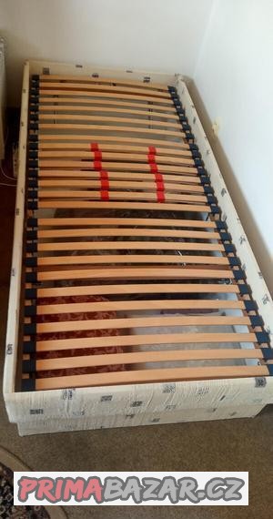calounena-postel-s-polohovatelnym-rostem-90x200-matrace
