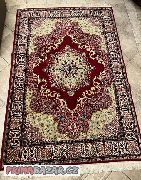 vlneny-koberec-s-klasickym-vzorem