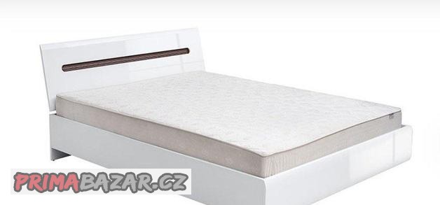 postel-a-rosty-novy-stav-haje