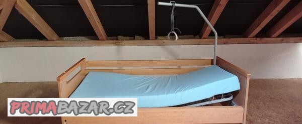pecovatelske-luzko-nepojizd-s-matraci