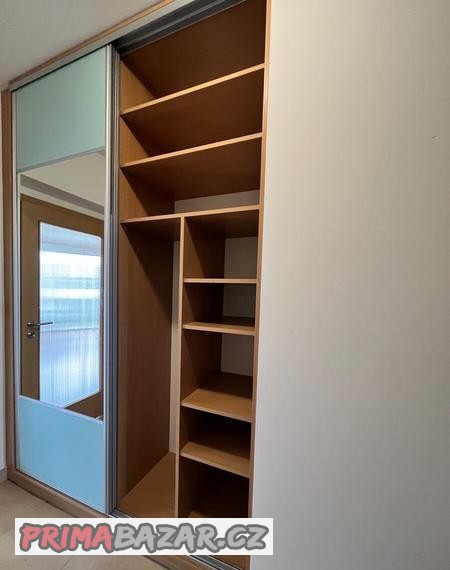 vestavne-satni-skrine-top-stav