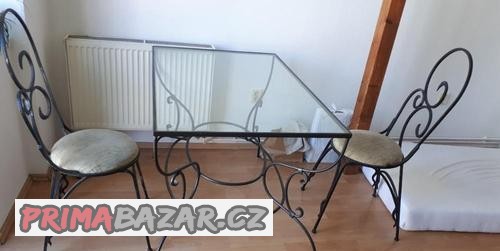 prodam-kovany-pouzity-nabytek-se-sklenenymi-vyplnemi