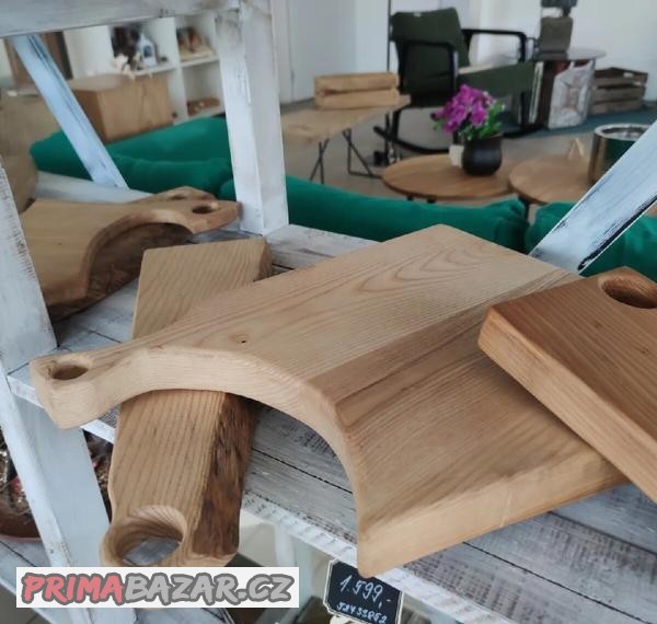 Servírovací prkénka na klobásky