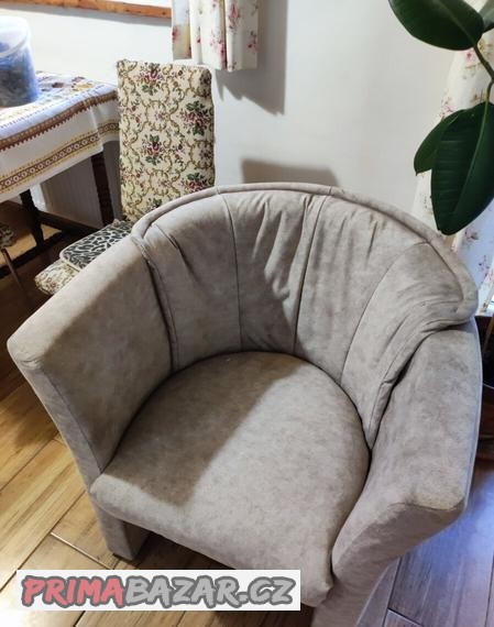 prodam-2mesice-stare-kreslo