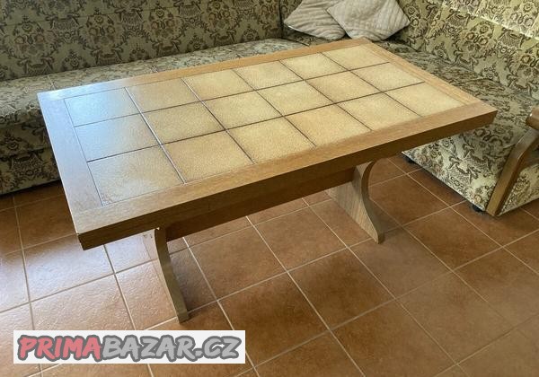 Bytelný stůl stavitelný