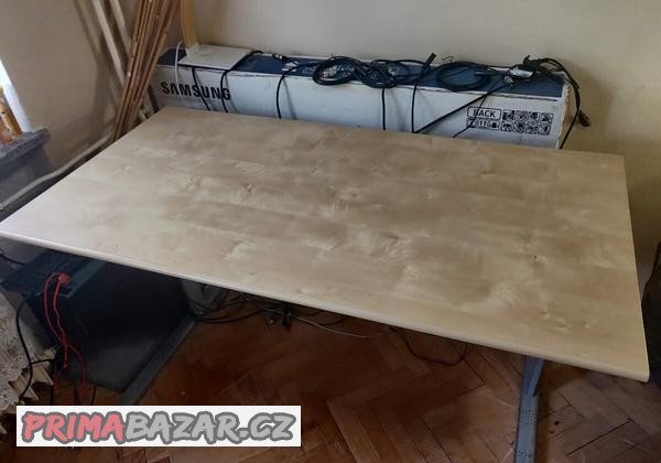 pevny-ikea-stul-140x72