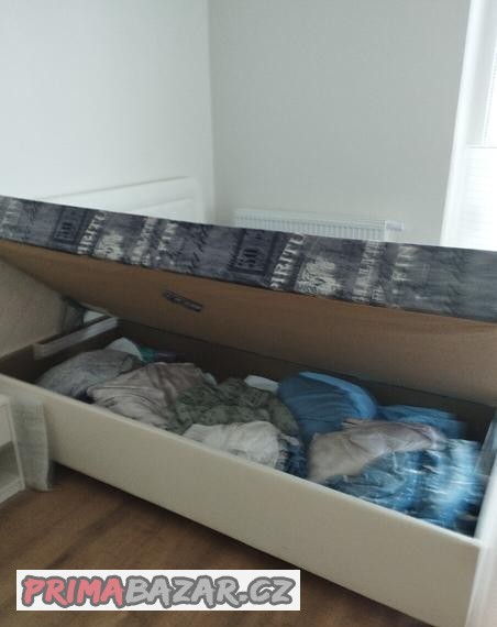 cerno-bila-calounena-postel-170x200-cm