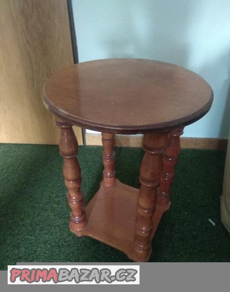 stolička - stojan pod kytku