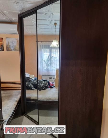 prodam-rohovou-satni-skrin