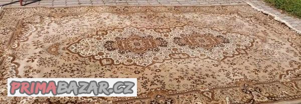 Perský vlněný koberec