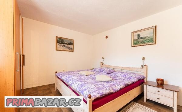 drevena-postel-180x200-cm-2-drevene-latove-rosty