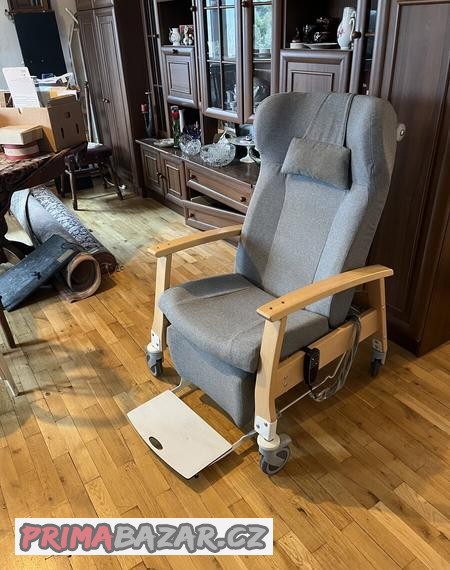 pecovatelske-elektricky-polohovatelne-kreslo-jech-top-model