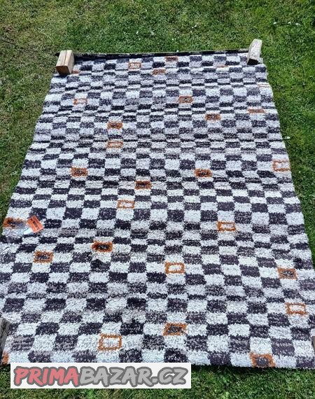 kusovy-koberec-160x230cm-rugs-royal-sachovnice