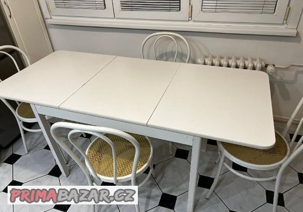 kuchynsky-rozkladaci-stul-a-zidle