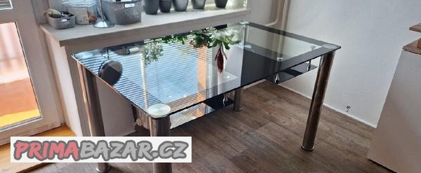 Stůl skleněný černý