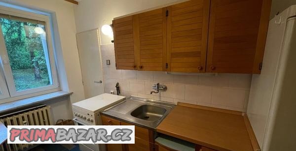 pouzita-kuchyne-s-drezem-a-plyn-sporakem-nebo-samostatne