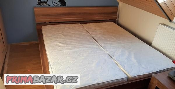 postel-180-x-200-cm-vc-rostu-zdravotnich-matraci-a-stolku