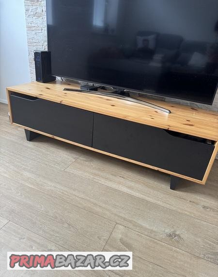 Stolek pod TV / televizní skříňka