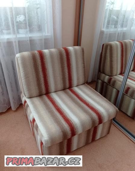 rozkladaci-kreslo-s-uloznym-prostorem