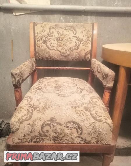 kresla-a-stolek-vhodne-na-renovaci