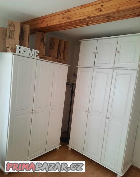 bily-nabytek-ikea-i-jine-skrin-komoda-stul