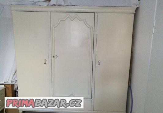 velmi-pekna-kompletni-loznice-z-roku-1915-drevena