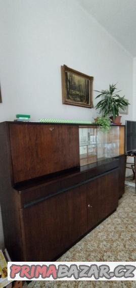 2-ks-skrine-s-vitrinami