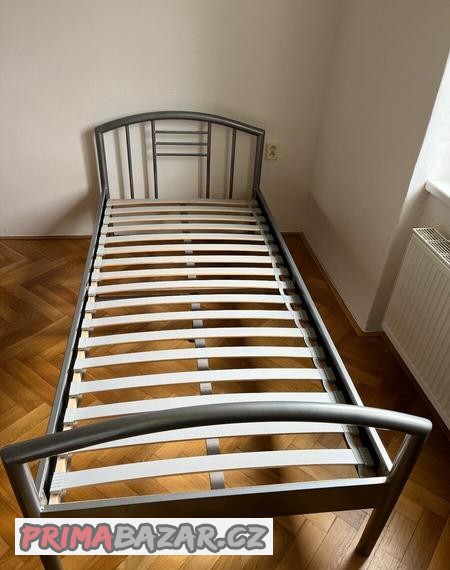 kovova-postel