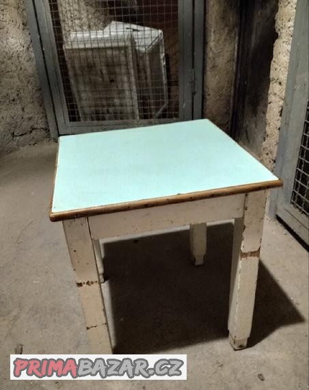 Malý stolek
