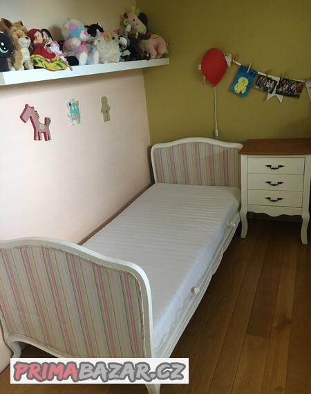 postel-z-francie-masiv-cena-vcetne-matrace