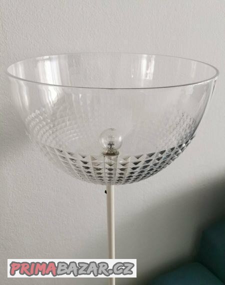 Volně stojící lampa, bílá. Jako nová.