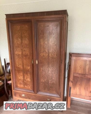 Prodám starožitnou skříň
