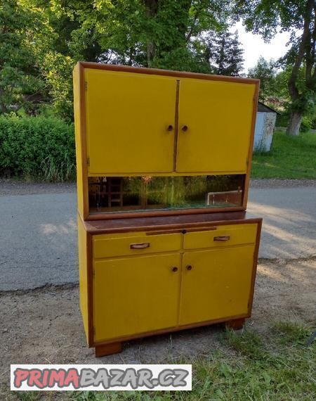 stary-kredenc-a-mycak