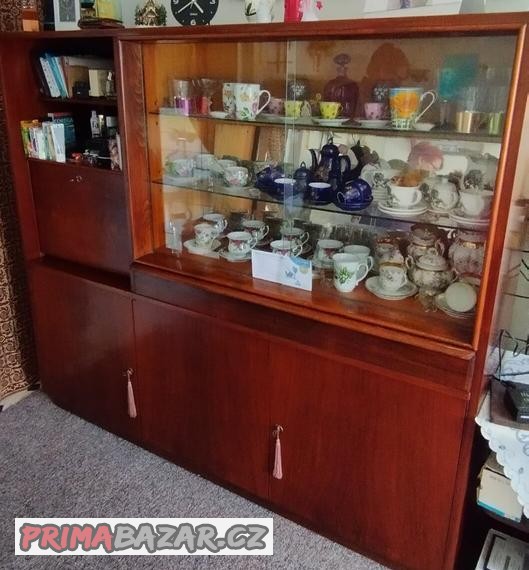 skrin-na-porcelan-jidelna-prizemi