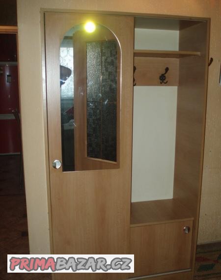 predsinova-stena-se-zrcadlem-a-skrini-180x100x40-cm-viz-fo