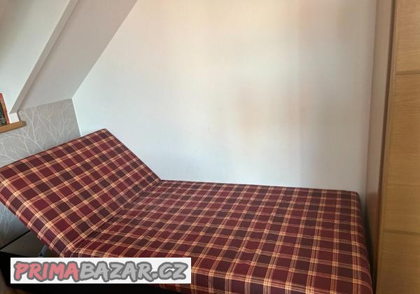 calounene-jednoluzko-s-uloznym-prostorem