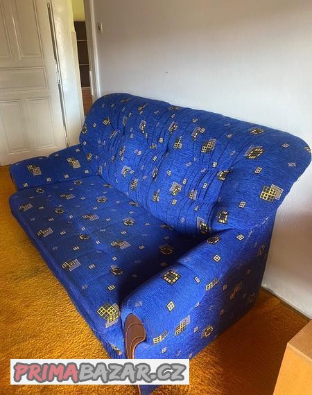 rozkladaci-pohovka-a-dve-kresla-z-masivu