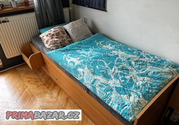 postel-s-ulozenym-prostorem-zasuvkou