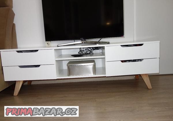 tv-stolek-bily
