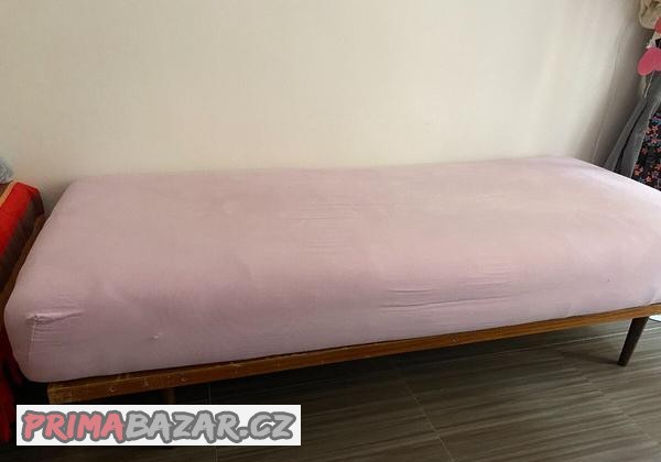 postele-single-drevo