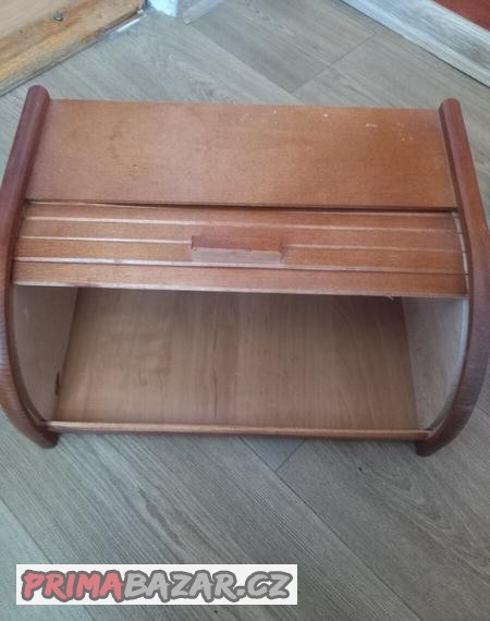 Chlebník dřevěný